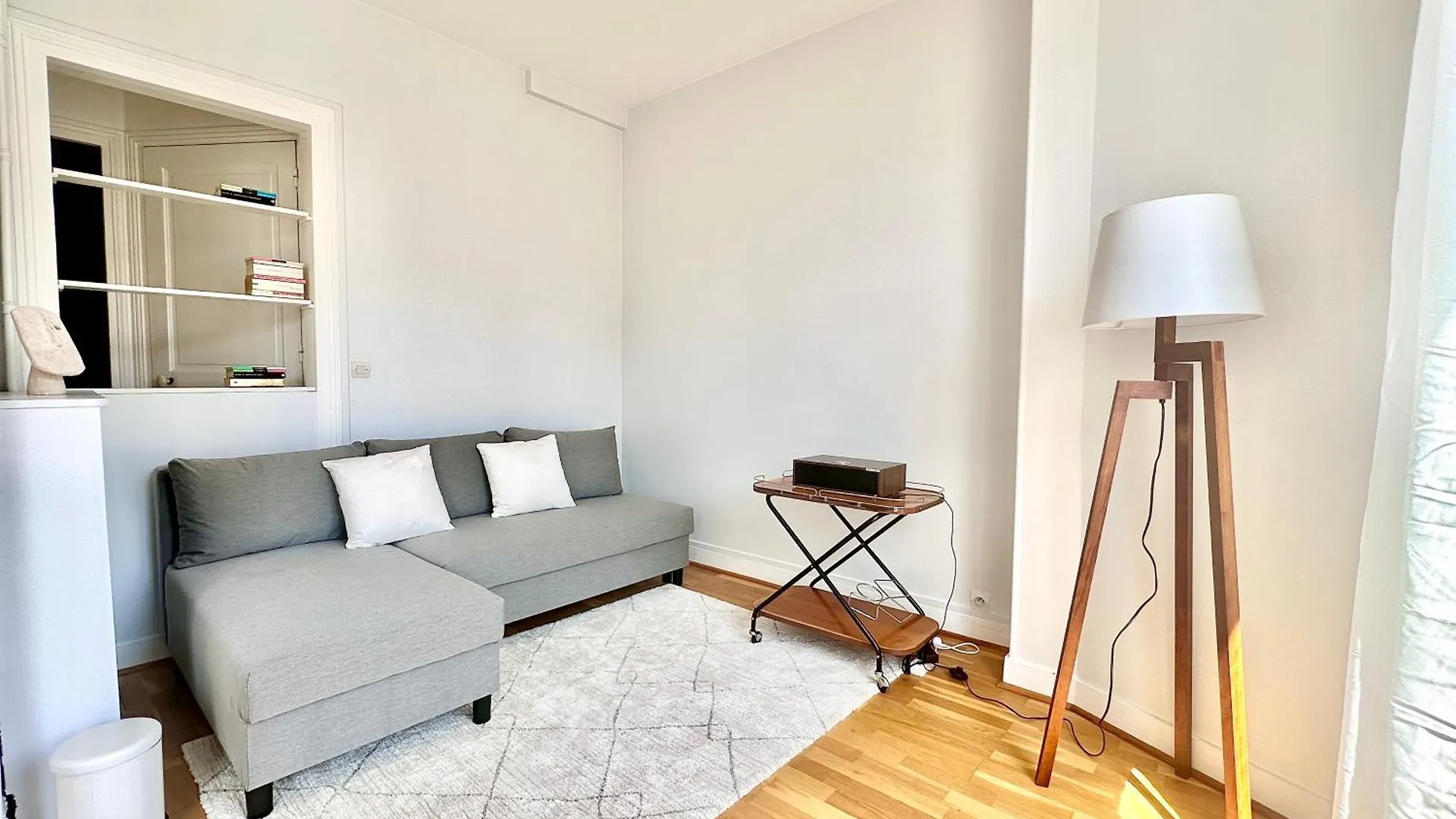 Spacious Apartment Near Montparnasse Bausset 6Th contacts